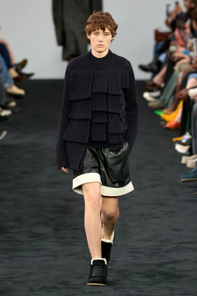 Look 10